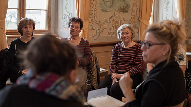 Se seniorkami z Vysočiny se Galit Liss lépe poznala při svém pobytu ve žďárském zámku. Skupina společně pracovala tři dny.