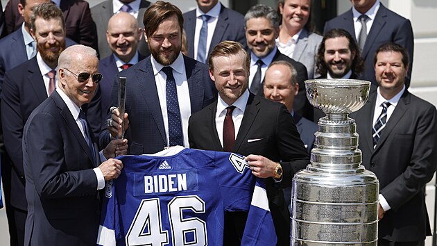 Hokejisty Tampa Bay Lightning pijal v Blm dom americk prezident Joe Biden.
