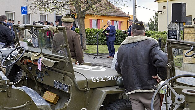 Pietní akt u Památníku amerických letců v Plzni-Liticích je tradičně předzvěstí plzeňských oslav osvobození. (25. 4. 2022)