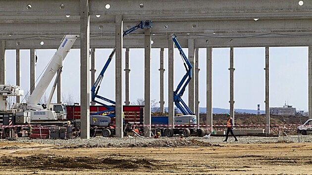 Americk� spole�nost Ball, p�edn� sv�tov� v�robce hlin�kov�ch n�pojov�ch plechovek, symbolicky zah�jila v�stavbu nov�ho v�robn�ho z�vodu v pr�myslov� z�n� Panattoni Pilsen Digital Park. Investice ve v��i 4,5 miliardy korun je za posledn� rok v Plze�sk�m kraji i v r�mci cel� �esk� republiky nejv�t�� sv�ho druhu. (28. dubna 2022)