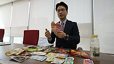 Jihokorejský profesor ekonomie Kang Dong Wan sbírá odpadky z KLDR (4. dubna...