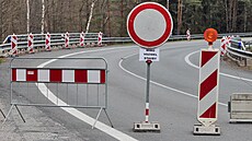 Na cest z Karlových Var do Plzn eká na idie hned nkolik omezení.