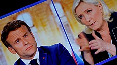 Emmanuel Macron a Marine Le Penová v televizní debat (20. dubna 2022)