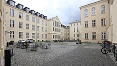 Pohled do dvora Filozofické fakulty Univerzity Palackého v Kikovské ulici v...