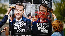 Pedvolební plakát francouzského prezidenta Emmanuela Macrona ve mst Saint...
