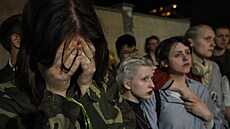 Lidé pili ped ruskou ambasádu v Jerevanu vyjádit nesouhlas s pítomností...