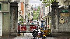 �anghaj kv�li �í�ení covidu-19 zavádí dal�í opat�ení. (24. dubna 2022)