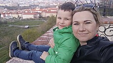 Agáta Myslive�ková se synem Michalem (21. dubna 2022)