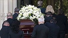 Rakev bývalé ministryně zahraničí Madeleine Albrightové je nesena do... | na serveru Lidovky.cz | aktuální zprávy