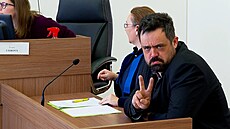 Pavel Novotný u Obvodního soudu pro Prahu 5 (29. 4. 2022)