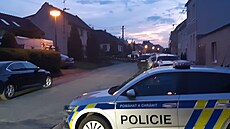 Kriminalisté zasahují v ulici Pemyslovka v Kostelci na Hané na Prostjovsku....