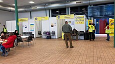 Do st�ediska KACPU u� podle Anny nechodí tolik lidí jako na za�átku války.