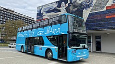 Dvoupatrový autobus, který jezdí na víkendových spojích mezi Porubou a zoo.