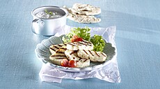 Grilovan� s�r Halloumi s tzaziki a pita chlebem