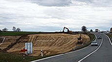 Stavai obchvat Svitav zahájili výstavbou provizorní komunikace od kiovatky...