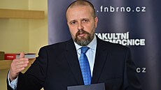 Ministr zdravotnictví Vlastimil Válek jmenoval 29. dubna 2022 novým �editelem...