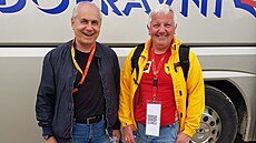 FERRARI V SRDCI! Fanouci Václav Jirkovský (vpravo) s Pavlem Rusínem v Imole.