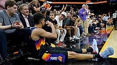 Devin Booker z Phoenix Suns se raduje bhem zápasu s New Orleans Pelicans.