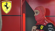 Charles Leclerc z Ferrari bhem tréninku v Imole