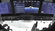 Pohled na informaní systémy lodi Crew Dragion pi misi Crew-4 po 14,5 minutách...