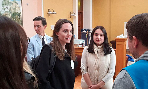 Angelina Jolie je na Ukrajině. Herečka přijela podpořit uprchlíky