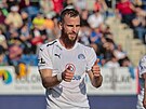 Václav Jureka ze Slovácka slaví jeden ze svých gól proti Baníku Ostrava.