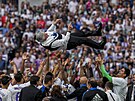 Hrái Realu Madrid slaví vítzství ve panlské lize. Ve vzduchu letí jejich...