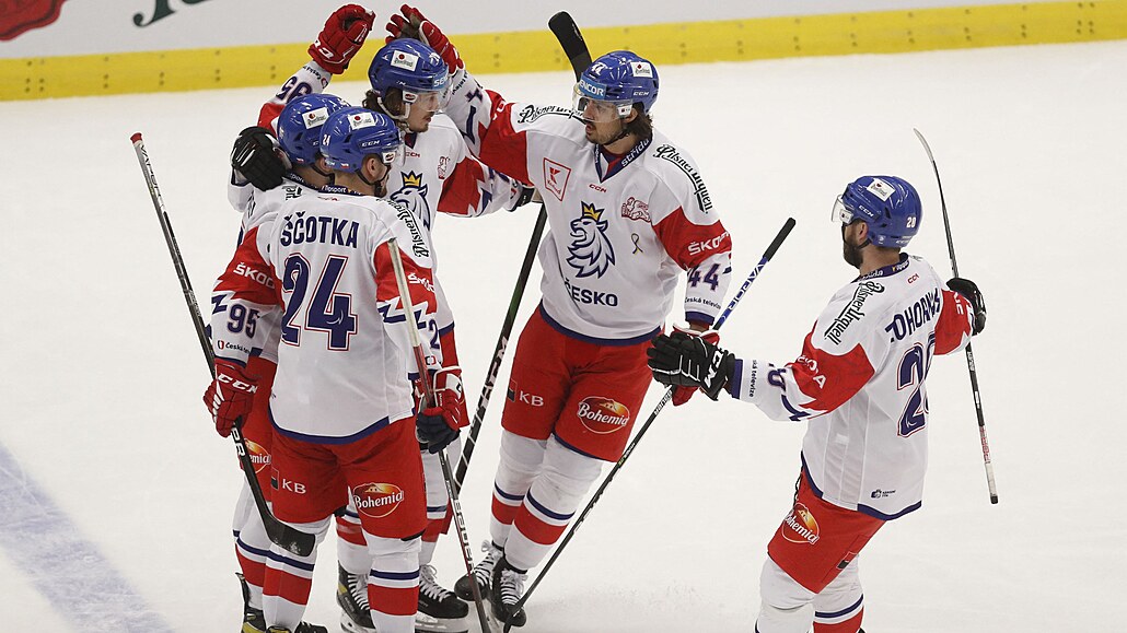 Čeští hokejisté se v první třetině utkání se Švédskem trefili třikrát.