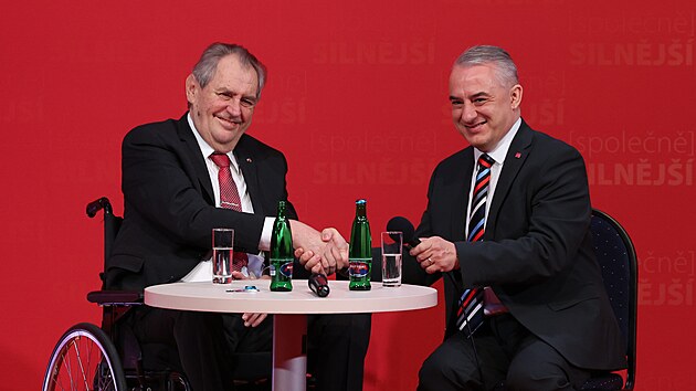 Prezident Miloš Zeman v sobotu zamířil na sněm ČMKOS, aby podpořil kandidaturu šéfa odborů Josefa Středuly na Hrad.