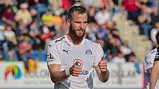 Václav Jurečka ze Slovácka slaví jeden ze svých gólů proti Baníku Ostrava.