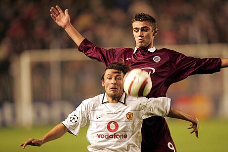 AC Sparta Praha - Manchester United.  Michal Meduna v akci. (19.íjna 2004)