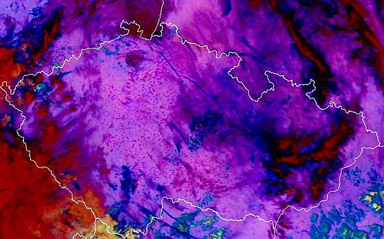 Na satelitním snímku jsou patrné ohn bhem letoního pálení arodjnic. (30....