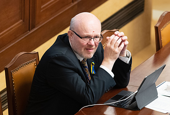 Ministr zdravotnictví Vlastimil Válek ve Snmovn na mimoádné schzi 3. kvtna...