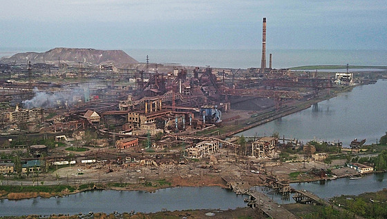 Areál hutního komplexu Azovstal v Mariupolu (5. kvtna 2022)