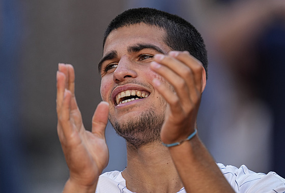 Carlos Alcaraz slaví postup do madridského semifinále.