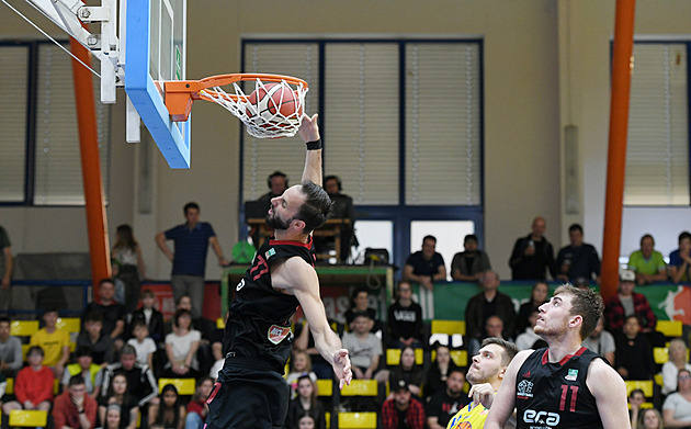 Basketbalisté Nymburka počtvrté v klidu zdolali Ústí a jsou ve finále