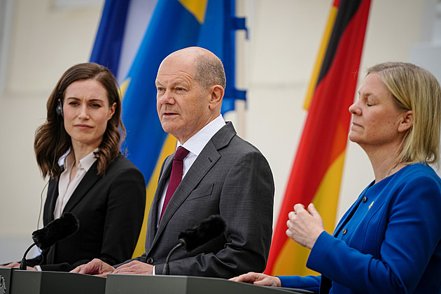 Scholzovo prozření: Finy a Švédy v NATO podpoří, Rusko může vpadnout kamkoli