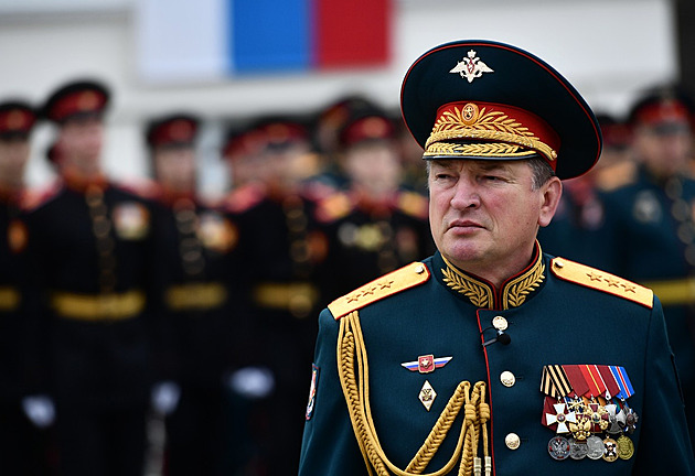 Generál vyznamenal syna. Vedl pluk zdecimovaný východně od Kyjeva