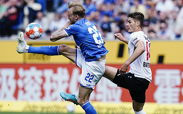 Dvougólový Schick řídil obrat a Leverkusen skončí třetí. Bodoval i Kadeřábek