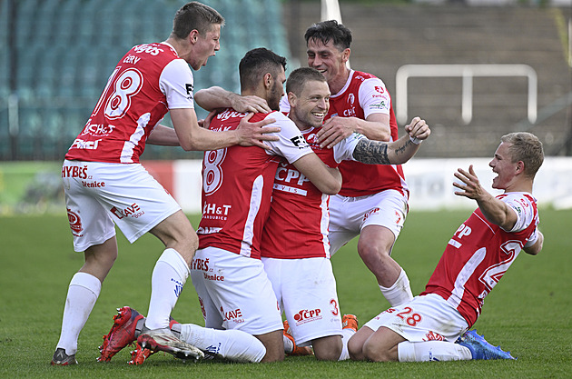 Pardubice - Karviná 2:0, třetí výhra v řadě, soupeře gólem načal Čihák