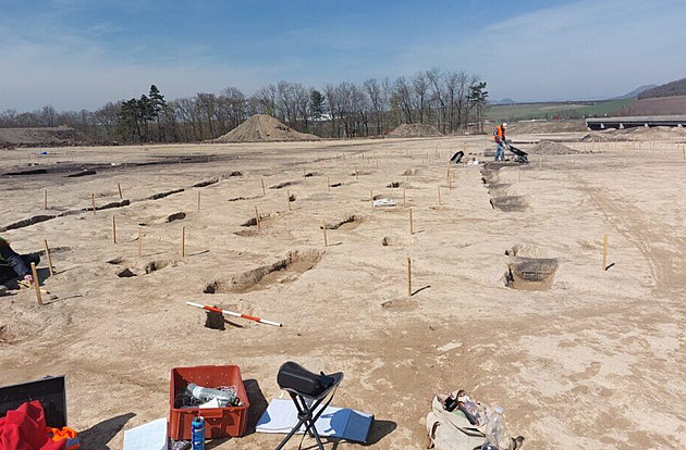 Archeologové nali stopy po dvou neolitických domech, z nich jeden ml 52...