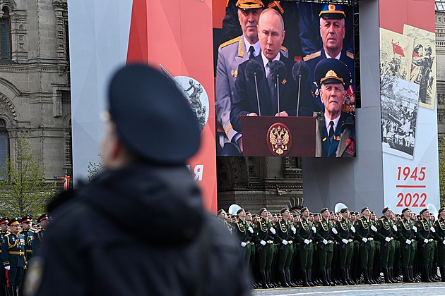 Západ chystal invazi do Ruska, bráníme bezpečí vlasti, řekl Putin na přehlídce