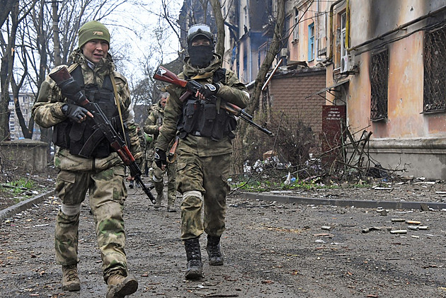 Ruské jednotky na sebe začaly střílet kvůli kořisti, tvrdí Ukrajinci