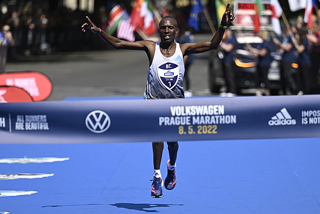 Na Pražském maratonu zvítězil Keňan Kigen, poprvé se raduje i Joglová