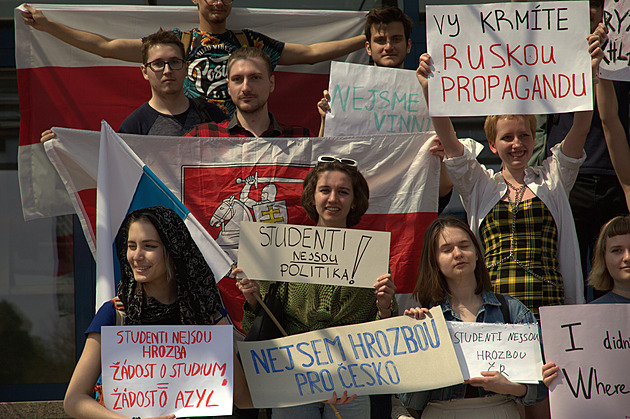 Nejsme hrozba, ale oběti, brání se Bělorusové. Vnitro chce prodloužit zákaz víz