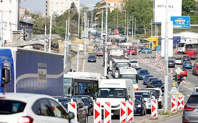 Průjezd Brnem se ještě ztíží. Začíná rozšiřování D1, řidiče čekají další kolony