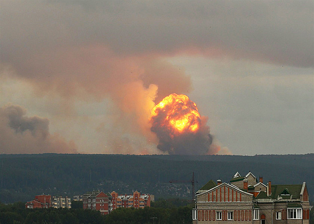 Exploze a požáry v Rusku mohou být dílem místních, znějí hlasy