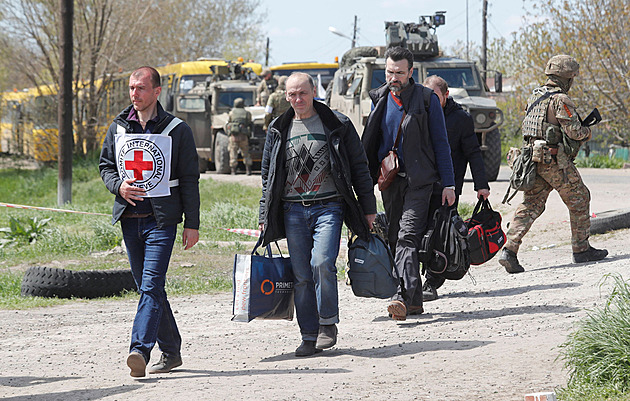 Ukrajina žádá Červený kříž, aby vyslal misi za zajatci do Olenivky