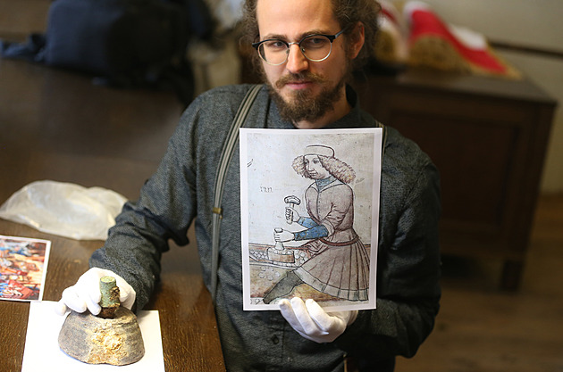 Rentgen ukázal podobu jihlavské mince, objevené razidlo je velmi vzácné