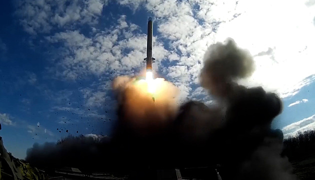 Rusko nasadilo na bojišti rakety z KLDR, nyní chce íránské. Ukrajina apeluje na spojence, ať pomohou také
